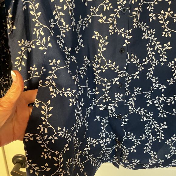 Chico's No Iron Navy Leaf Design Button Front 3/4 Sleeve Pockets Top 2 - Picture 2 of 8
